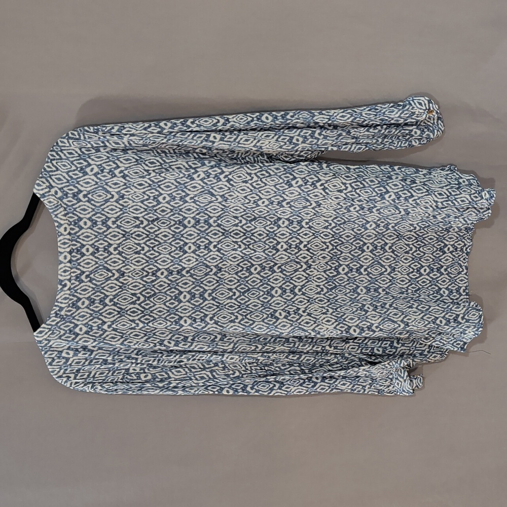 Women's Blue White Patterned Top 2X - Picture 10 of 12